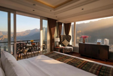 Horizon mountain view room with balcony