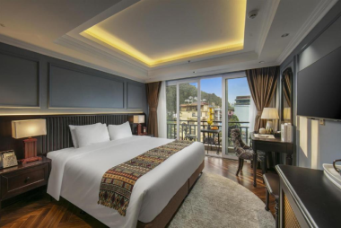 Premier mountain view room with balcony